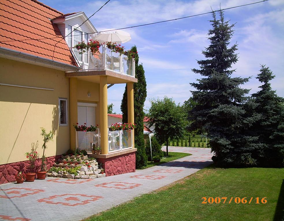 Anikó Apartmanház Balatonföldvár Kültér fotó